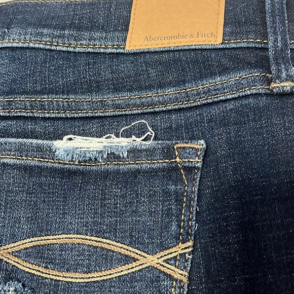 Abercrombie & Fitch Women’s Low Rise Jean Shorts Size 4 W 27 Distressed Denim - Picture 5 of 5